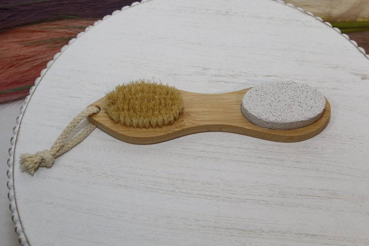 Bamboo Exfoliating Foot Pedicure Tool | Summer Bestseller - Gift Daffodil & Alder